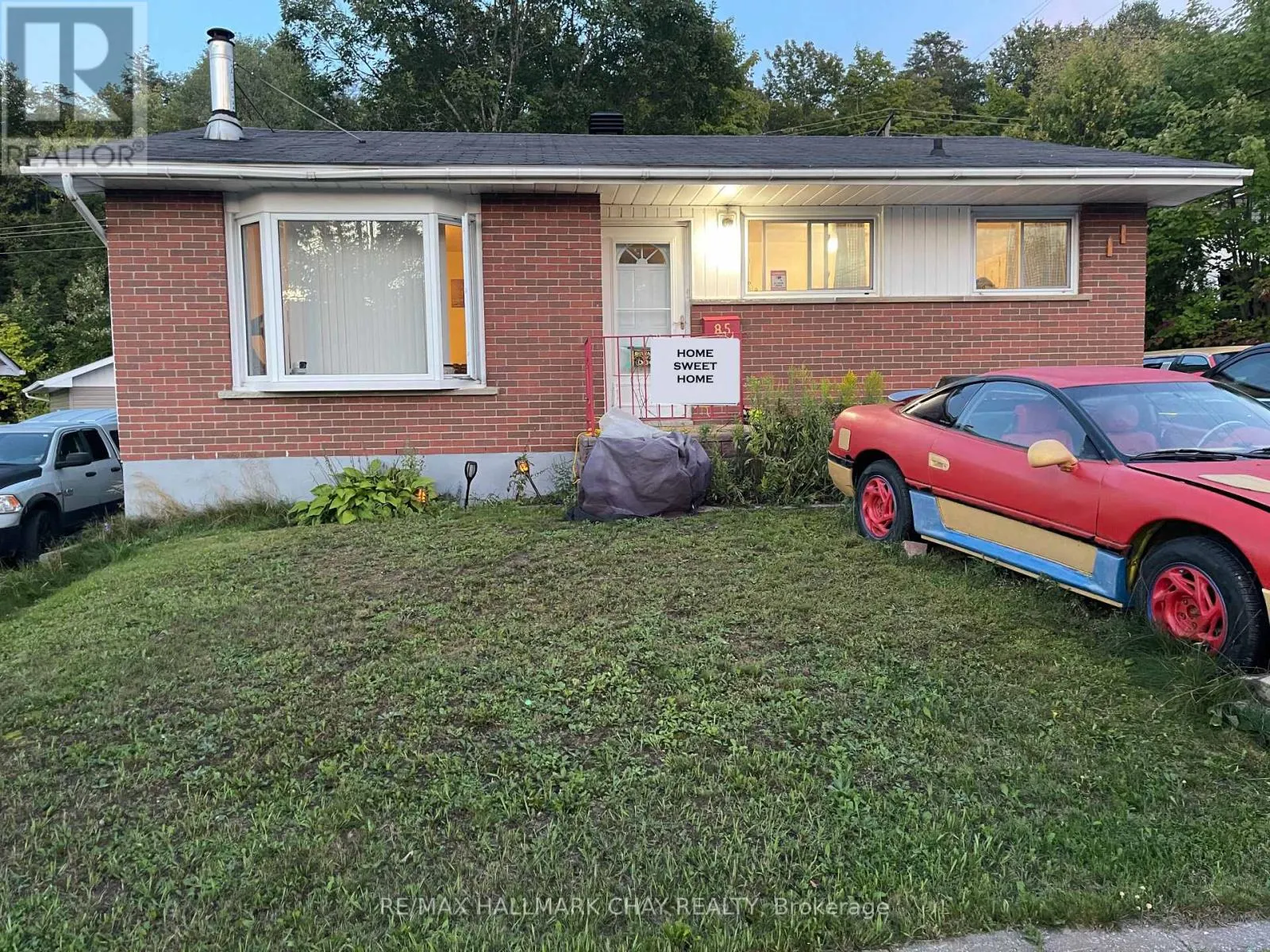 85 MISSISSAUGA AVENUE