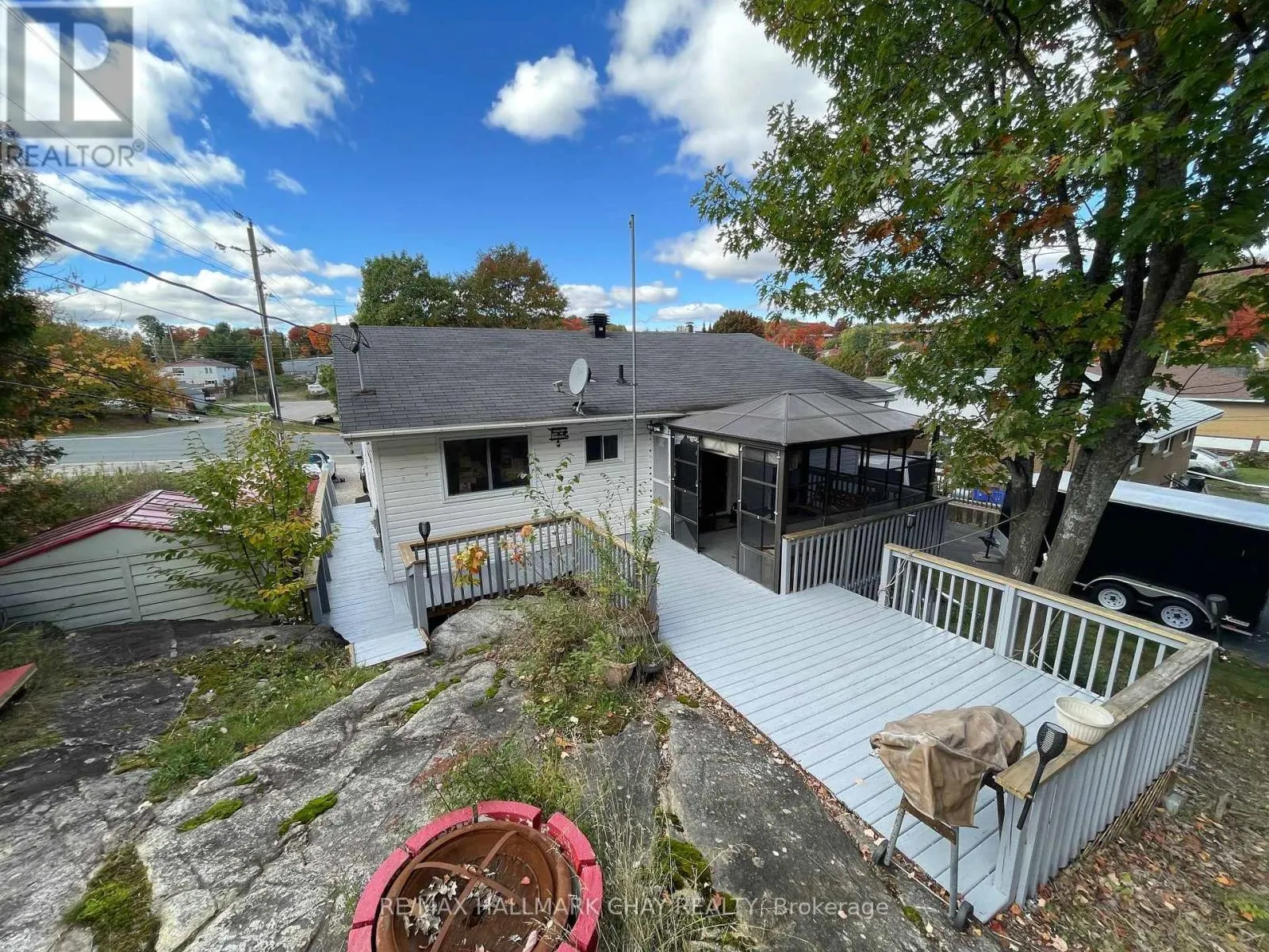 85 MISSISSAUGA AVENUE