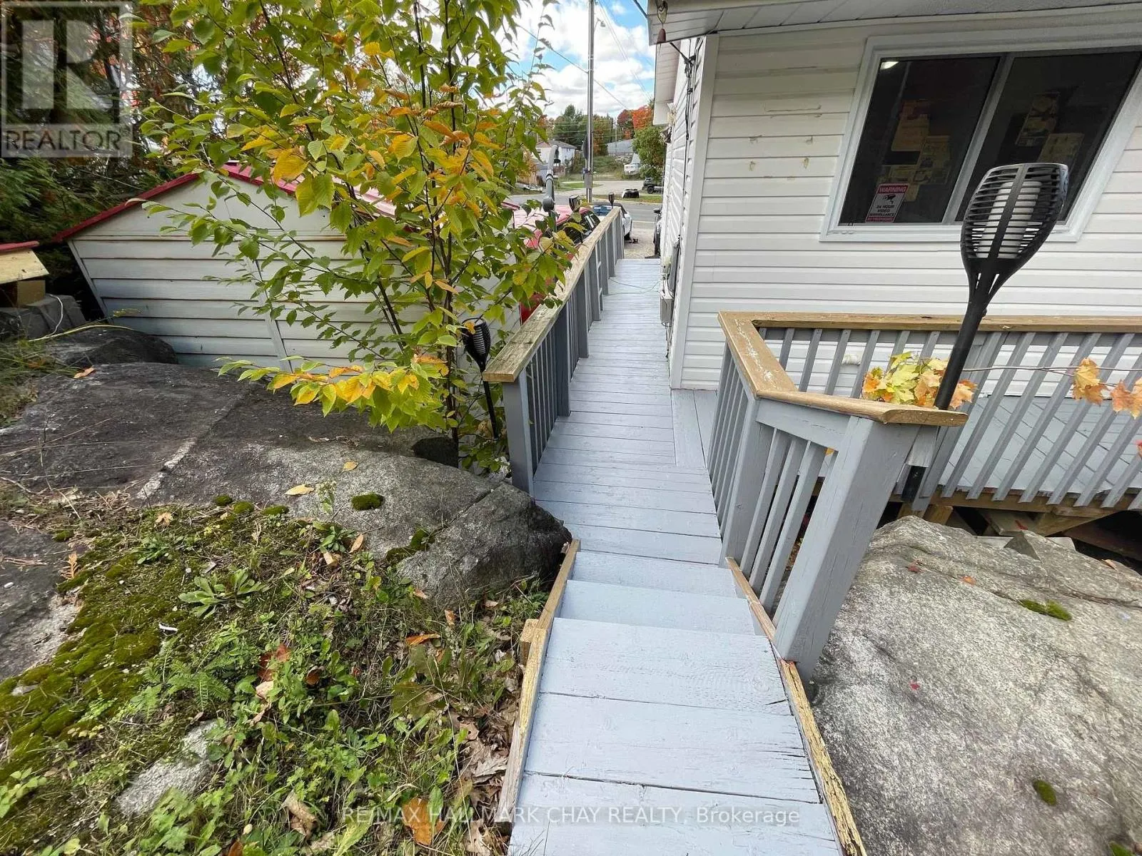 85 MISSISSAUGA AVENUE