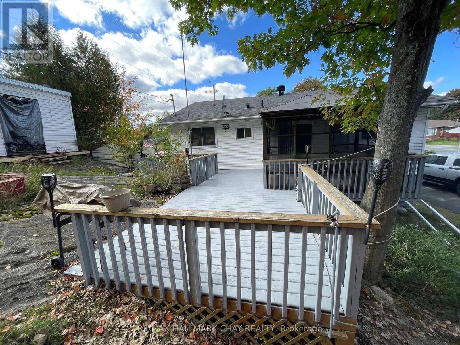 85 MISSISSAUGA AVENUE