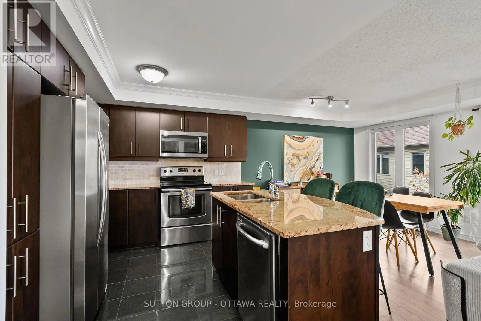 7 - 565 STONEFIELD PRIVATE