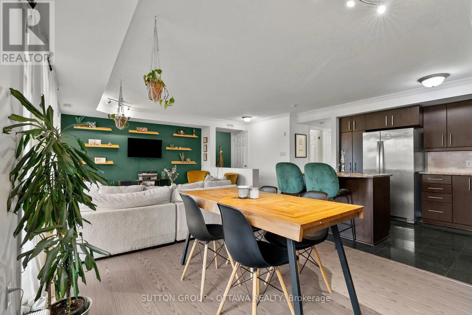 7 - 565 STONEFIELD PRIVATE