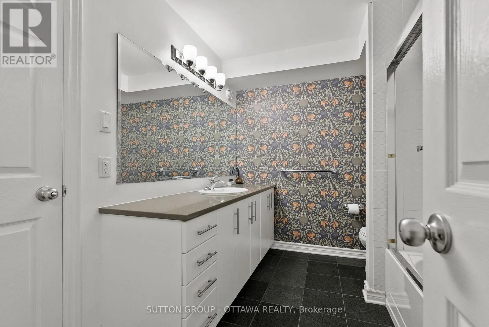 7 - 565 STONEFIELD PRIVATE