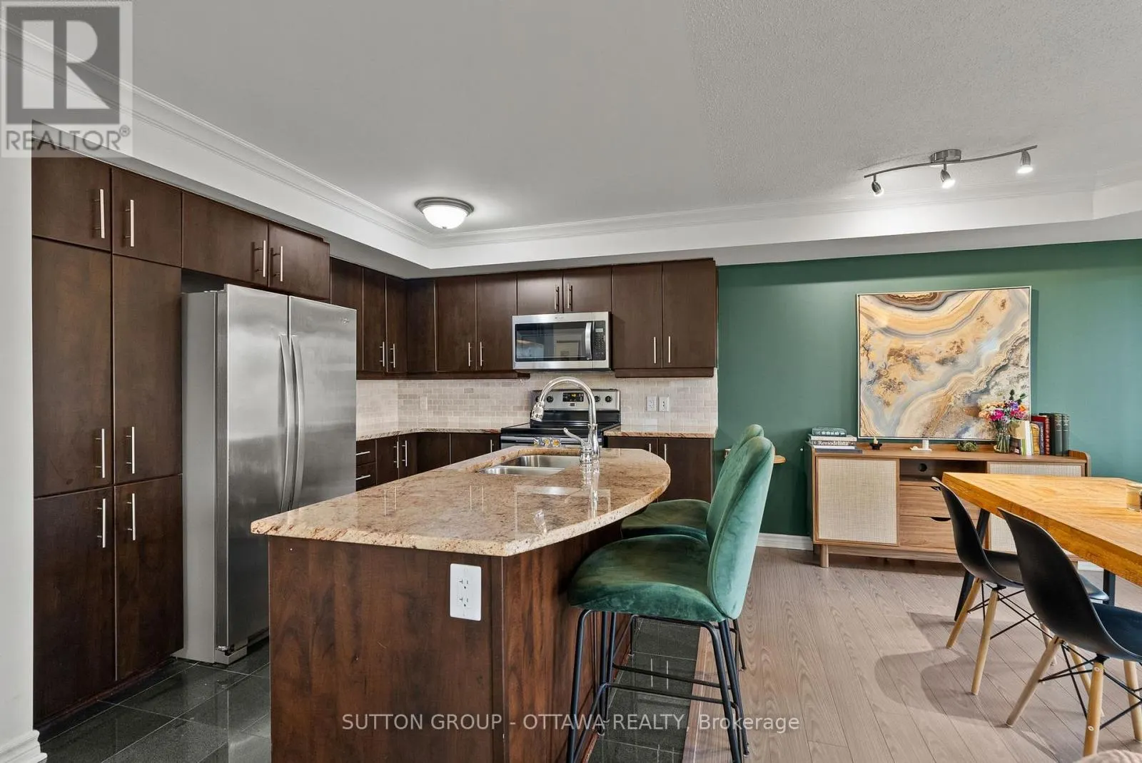 7 - 565 STONEFIELD PRIVATE