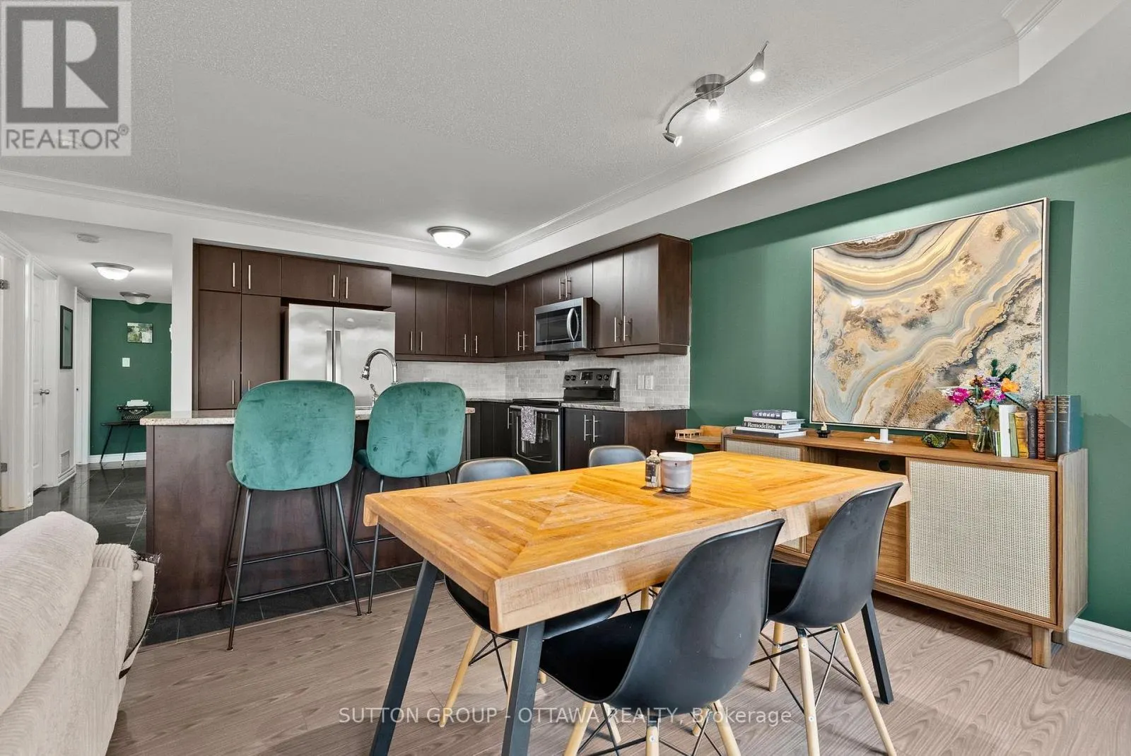 7 - 565 STONEFIELD PRIVATE