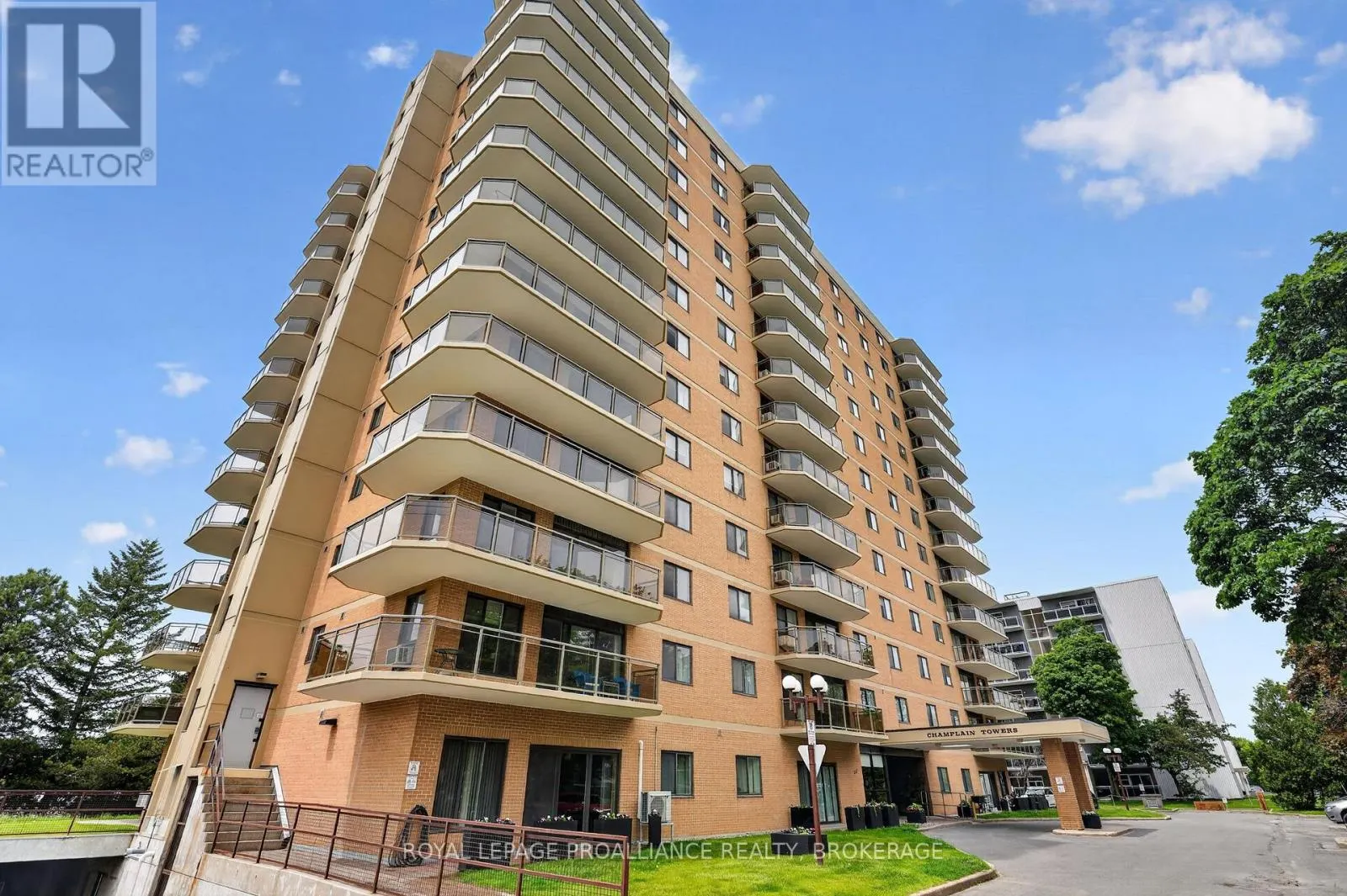 401 - 257 BATH ROAD #401