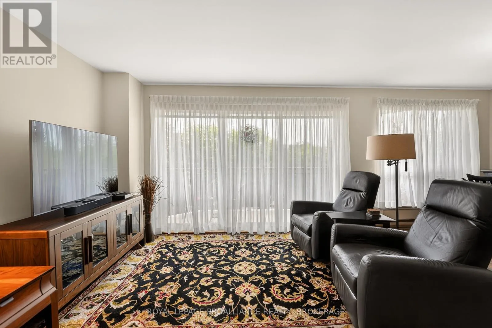 401 - 257 BATH ROAD #401