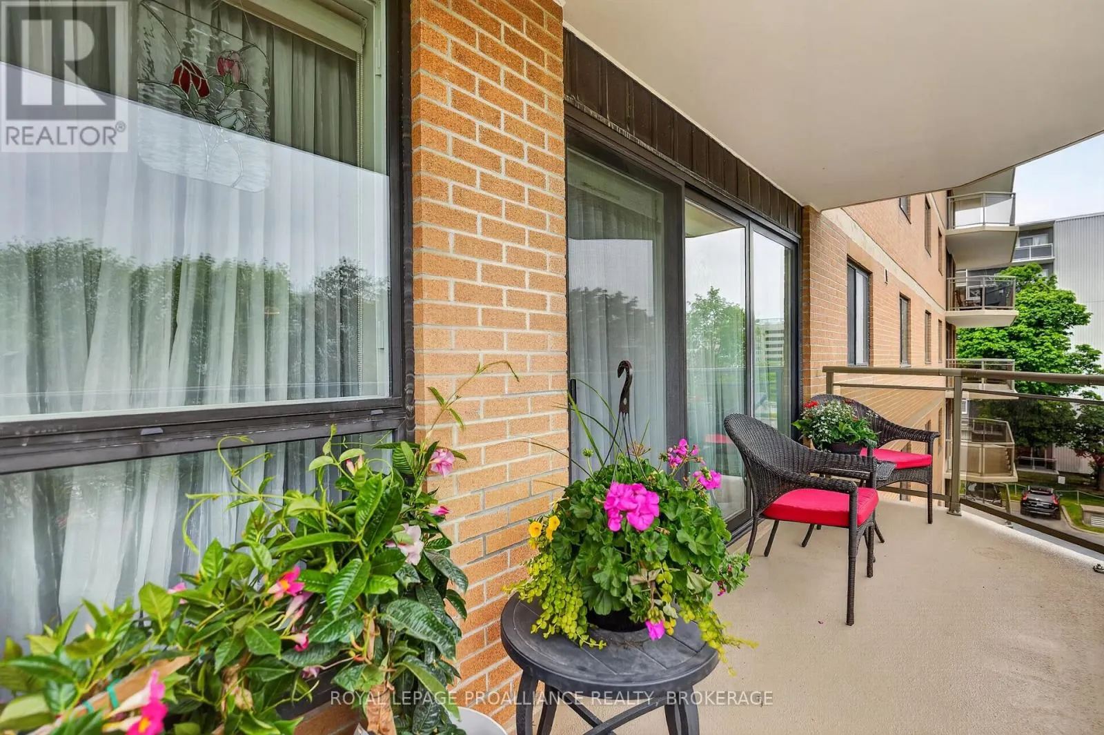 401 - 257 BATH ROAD #401