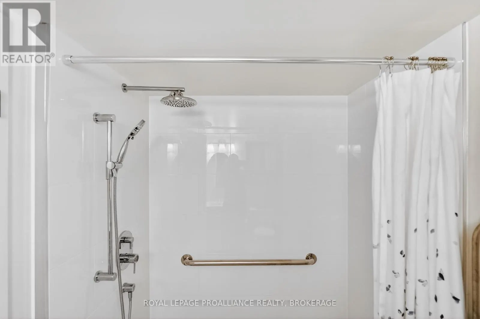 401 - 257 BATH ROAD #401