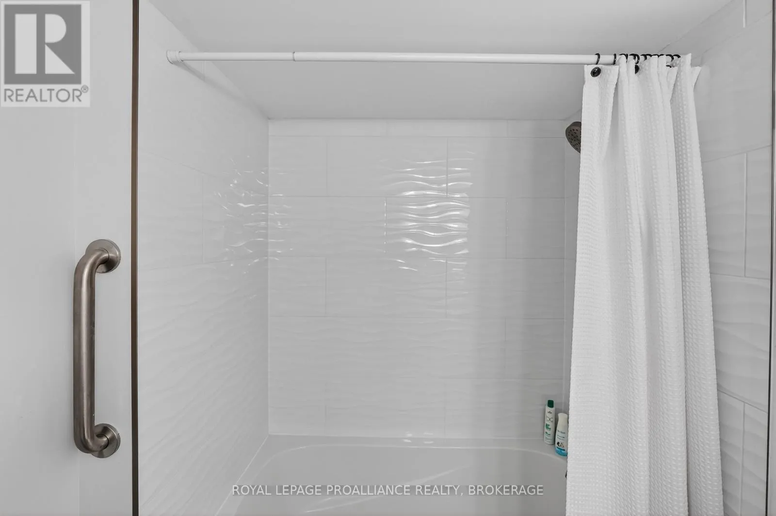 401 - 257 BATH ROAD #401