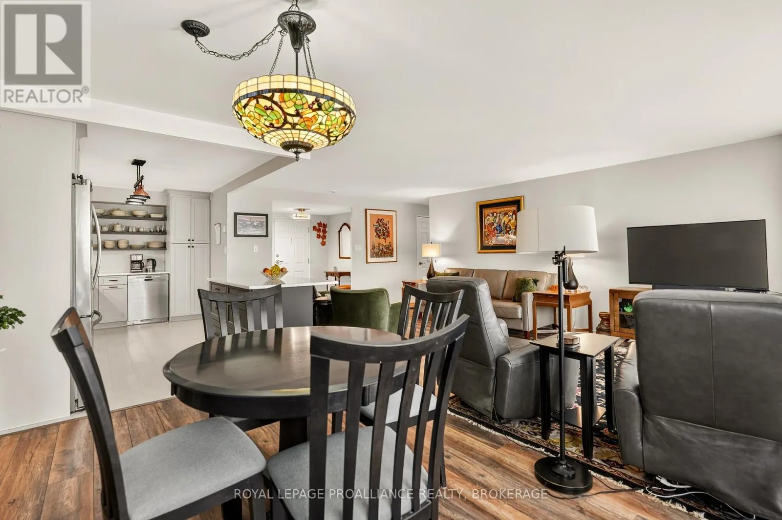 401 - 257 BATH ROAD #401