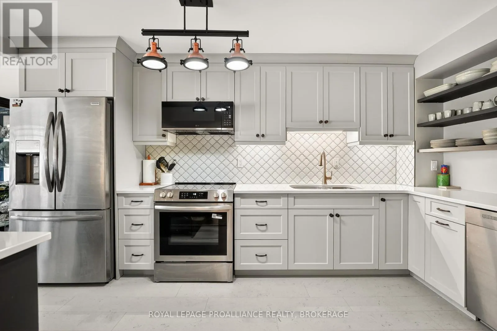 401 - 257 BATH ROAD #401