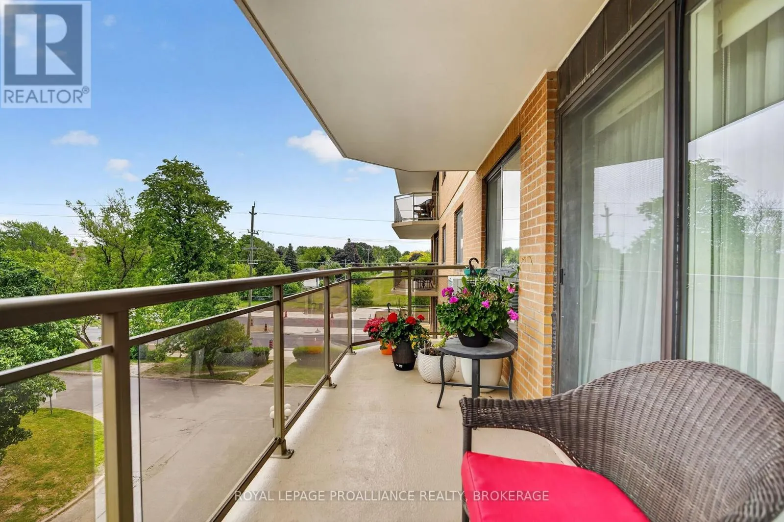 401 - 257 BATH ROAD #401