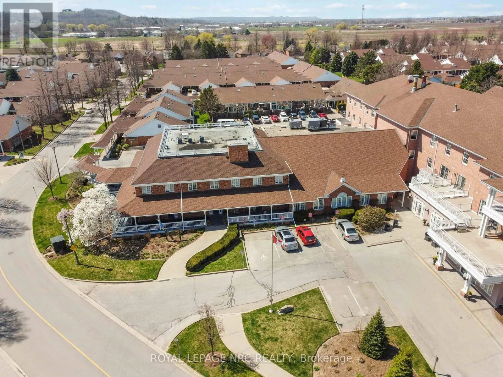 205 - 4090 JOHN CHARLES BOULEVARD #205