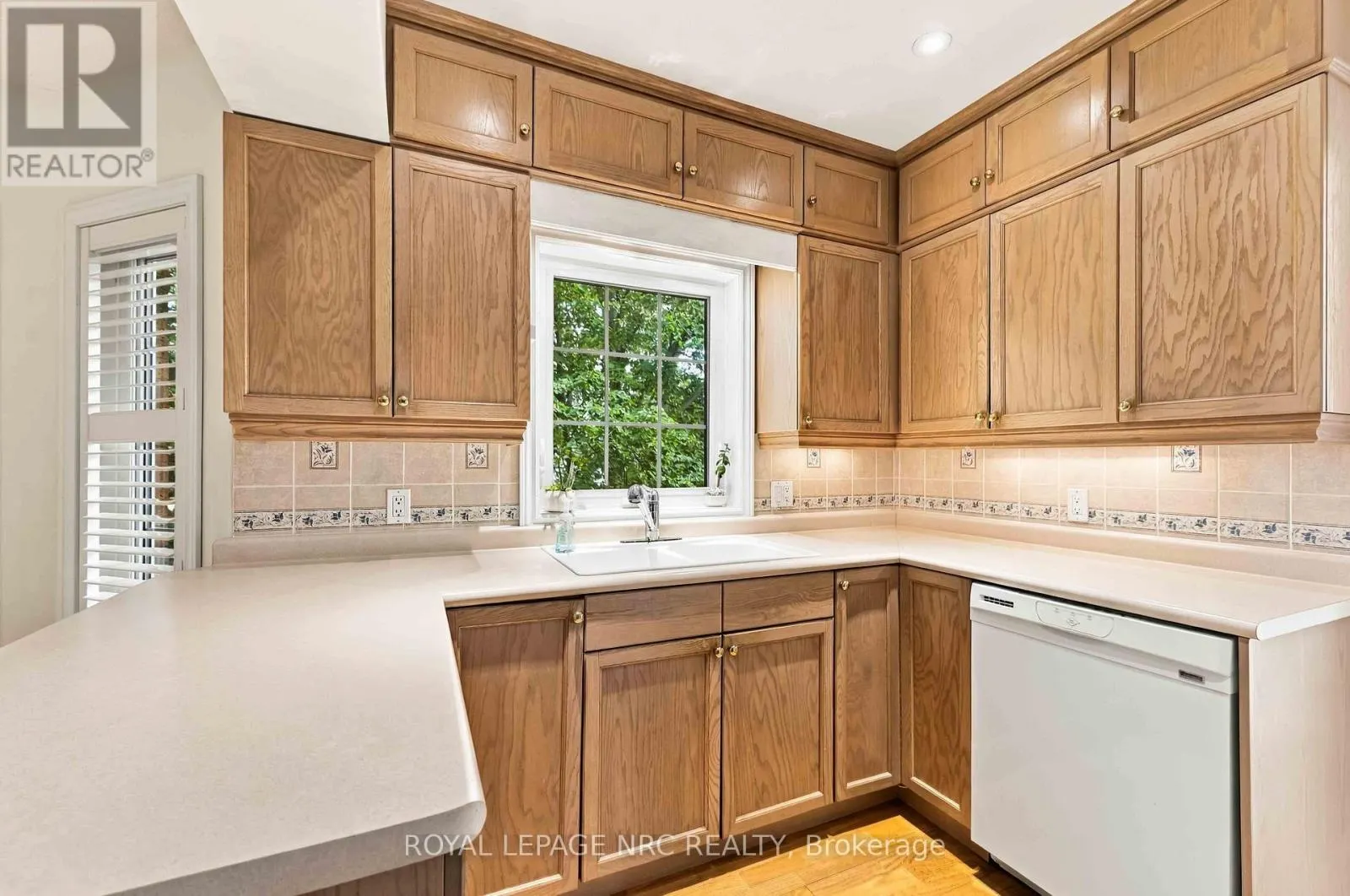 205 - 4090 JOHN CHARLES BOULEVARD #205