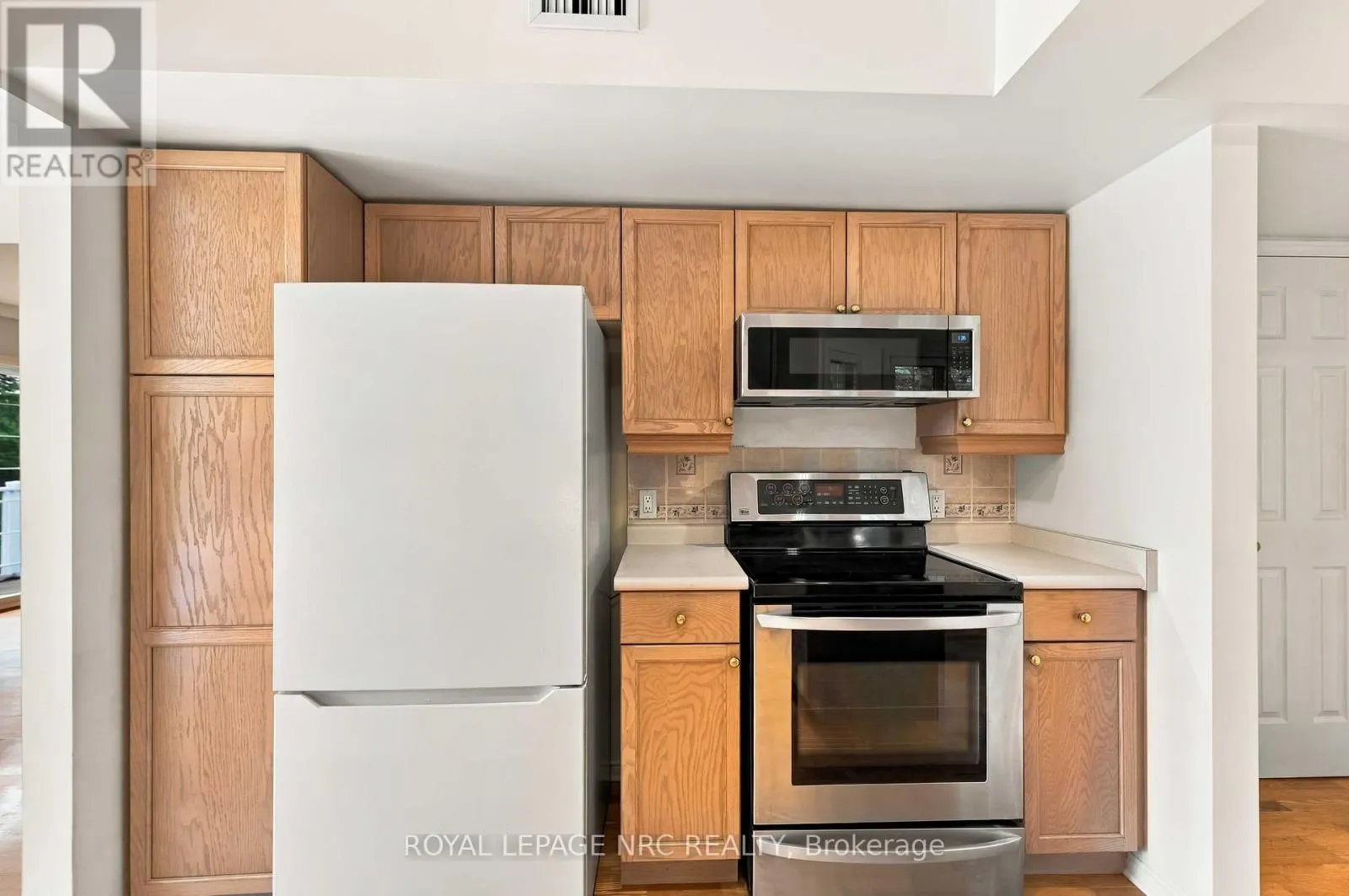 205 - 4090 JOHN CHARLES BOULEVARD #205