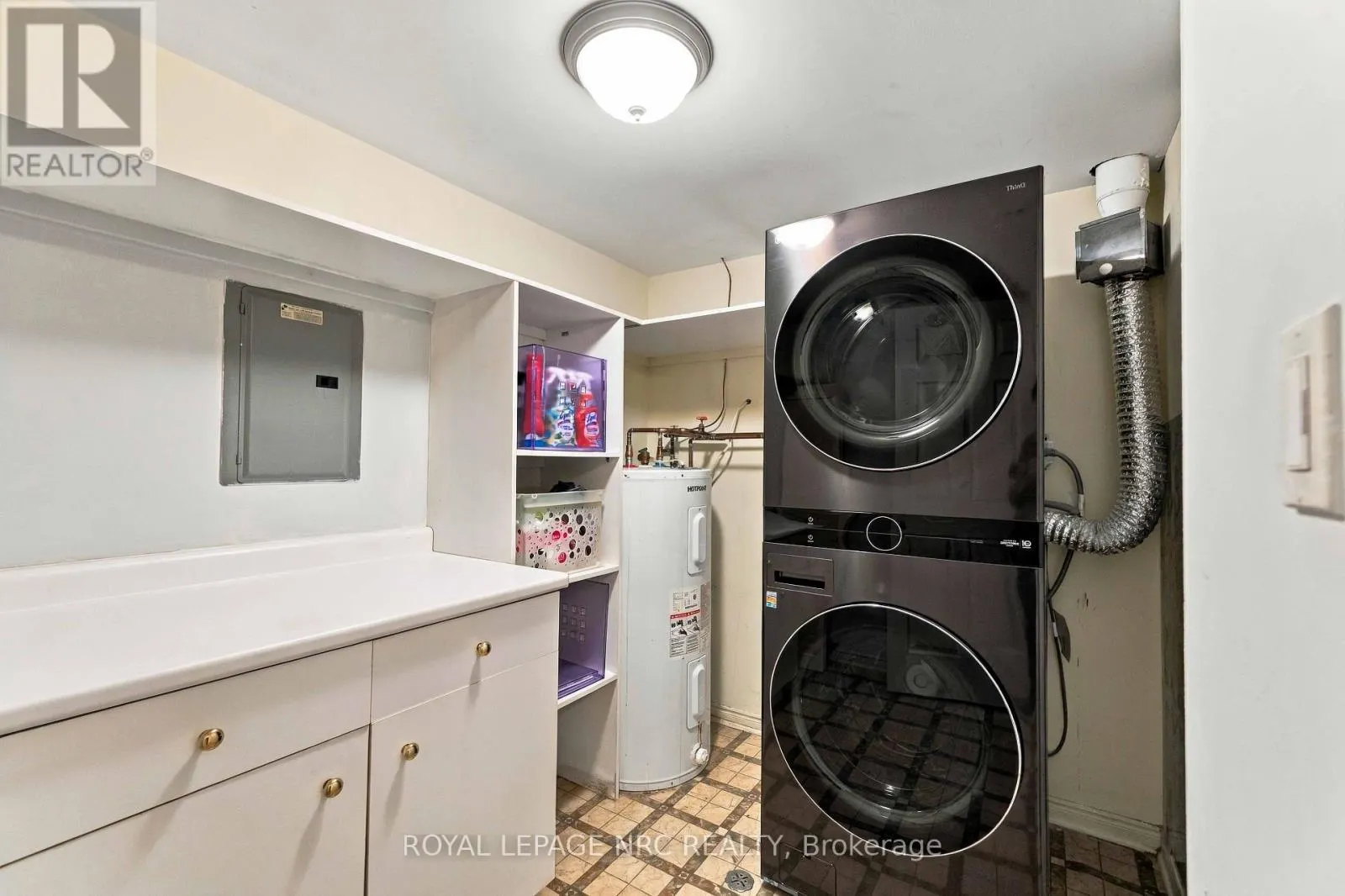 205 - 4090 JOHN CHARLES BOULEVARD #205