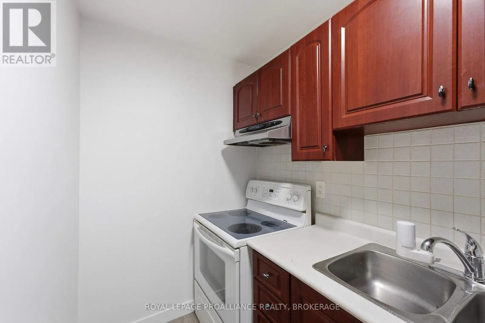 217 - 573 ARMSTRONG ROAD #217