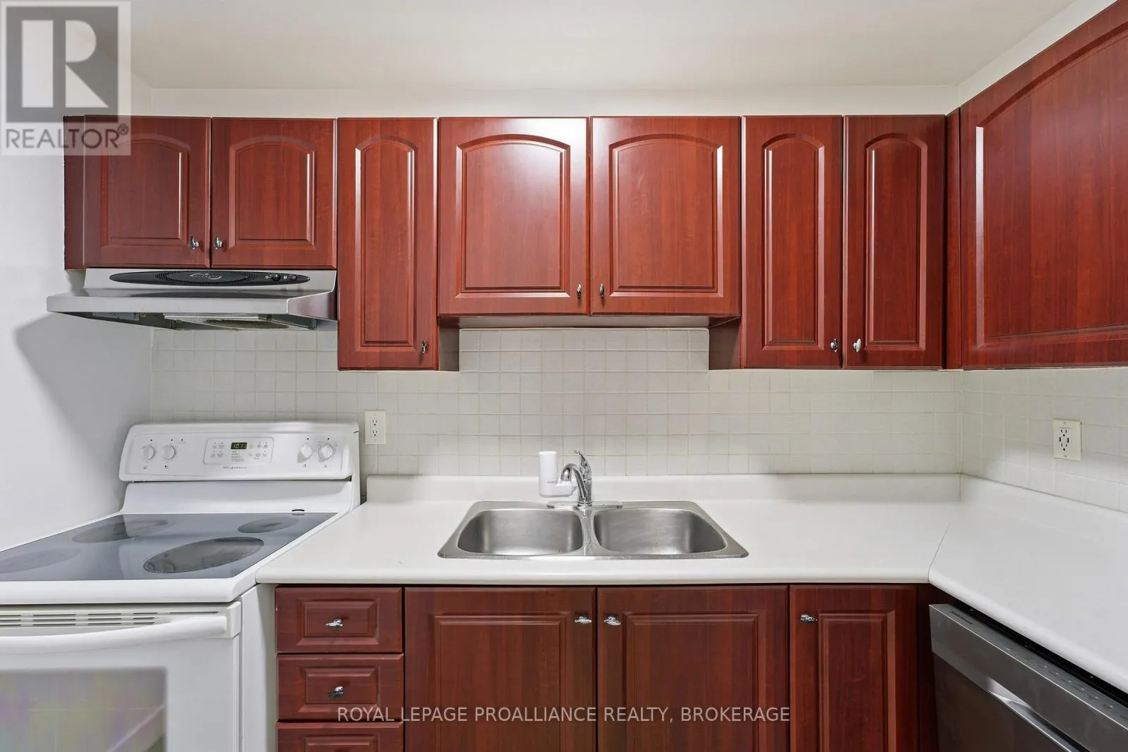 217 - 573 ARMSTRONG ROAD #217