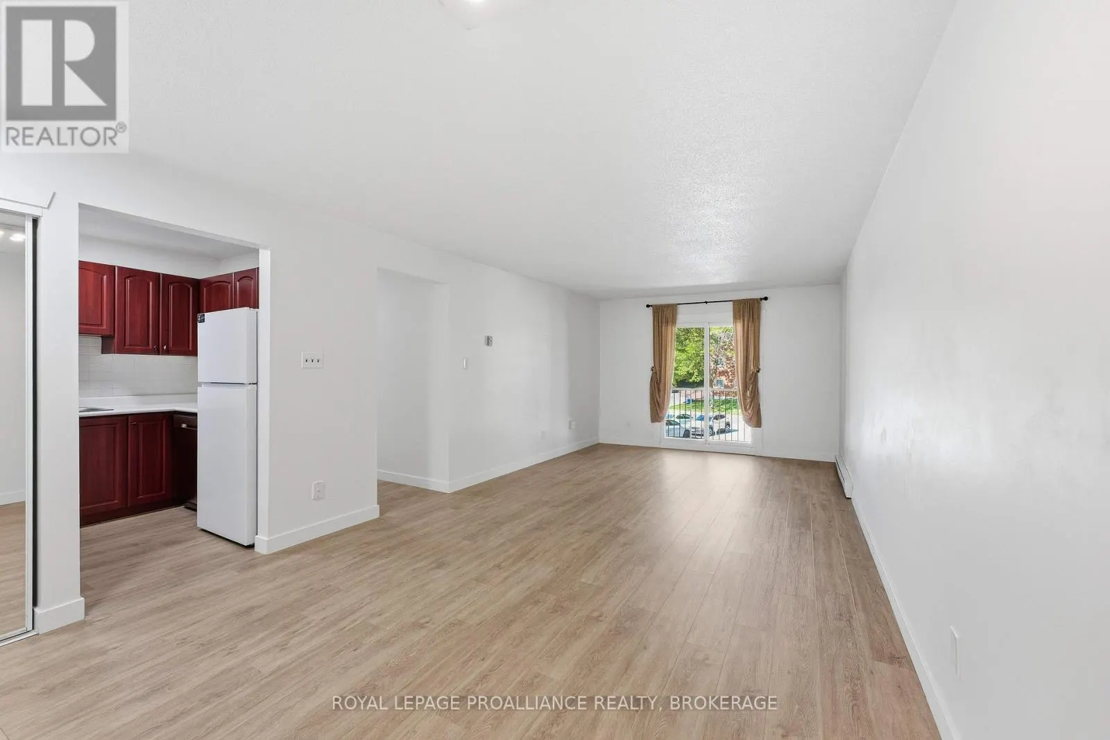 217 - 573 ARMSTRONG ROAD #217