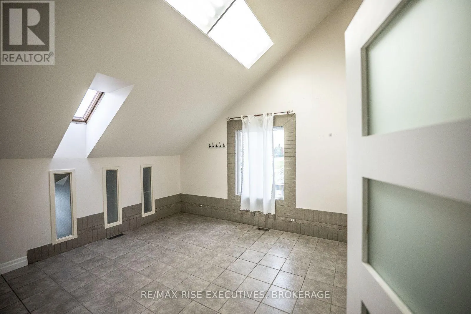8 - 637 NORRIS COURT #8