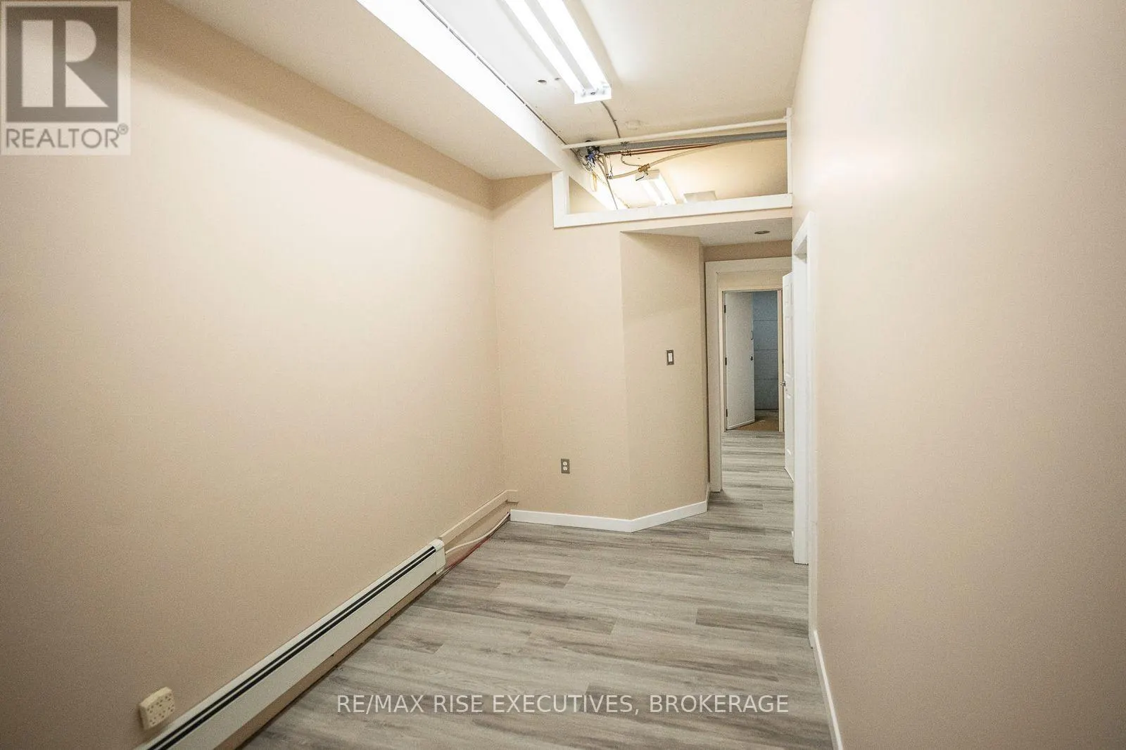 8 - 637 NORRIS COURT #8