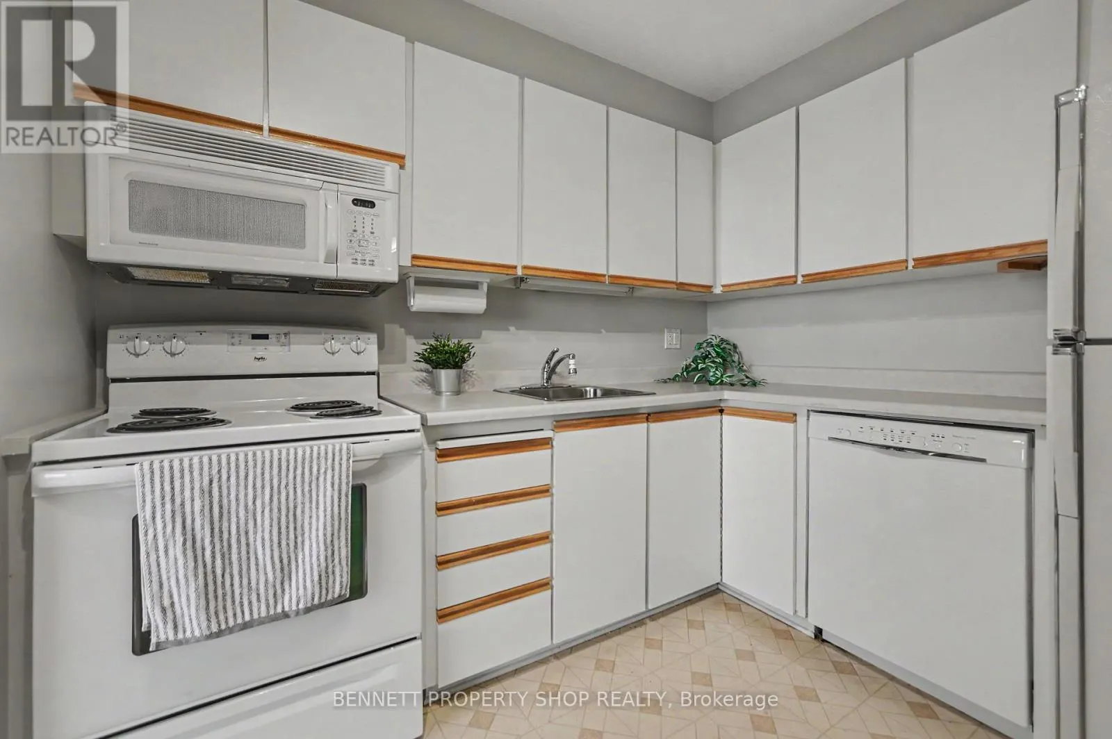1217 - 20 CHESTERTON DRIVE