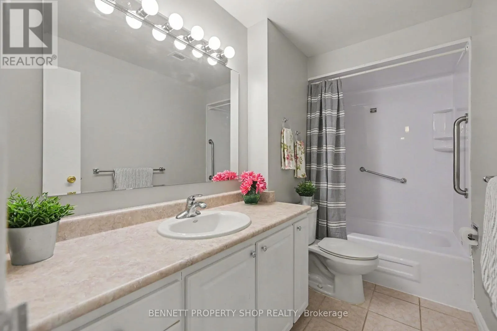 1217 - 20 CHESTERTON DRIVE