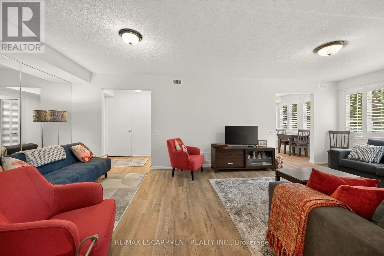 376 SILVERBIRCH BOULEVARD