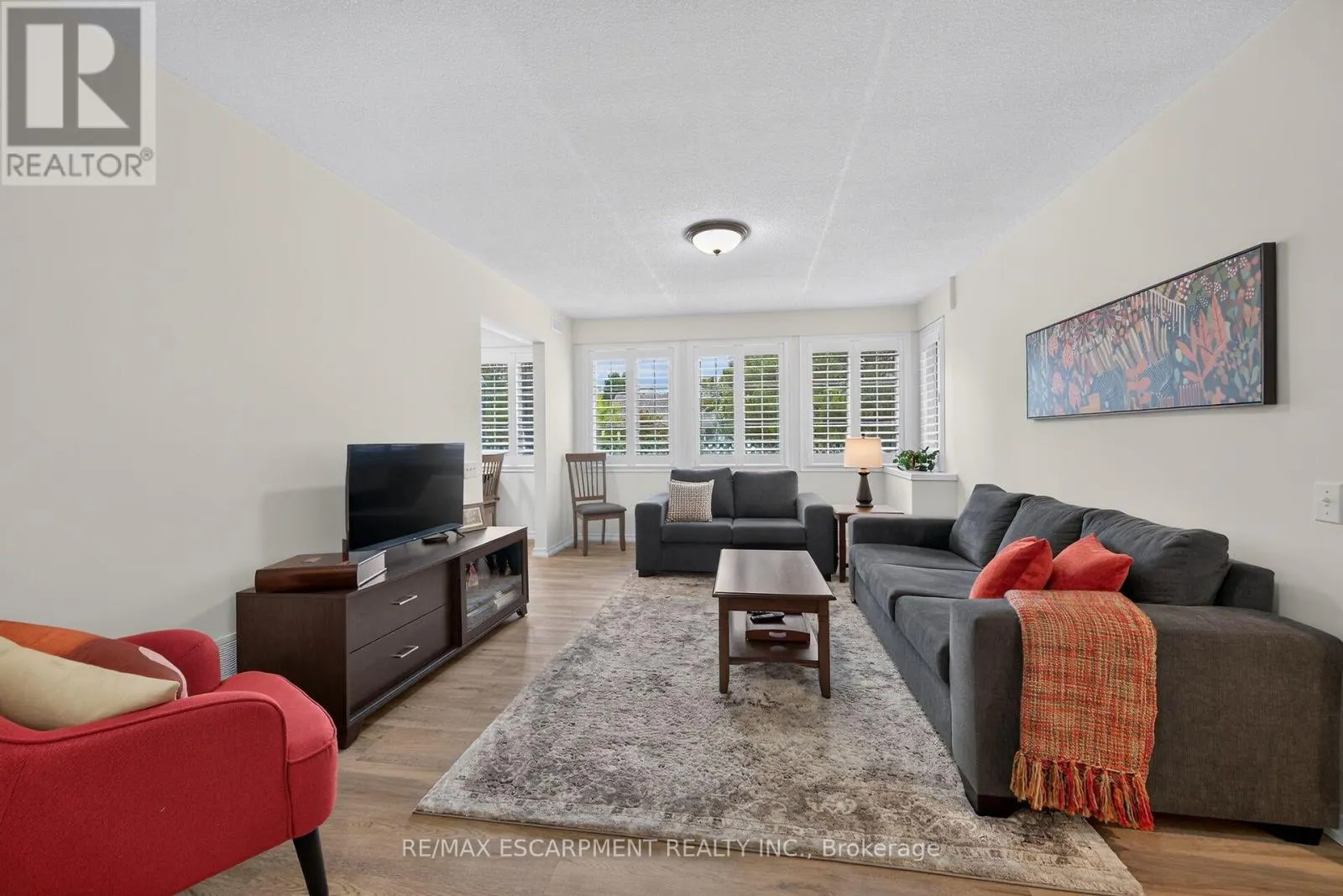 376 SILVERBIRCH BOULEVARD