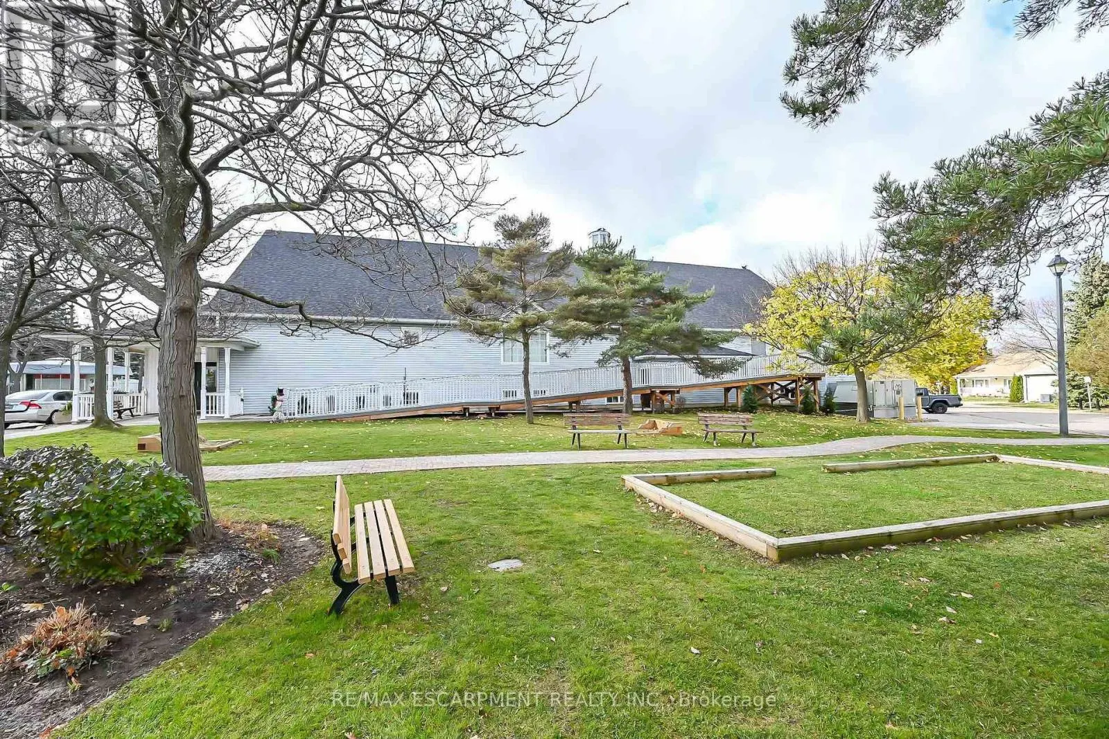376 SILVERBIRCH BOULEVARD