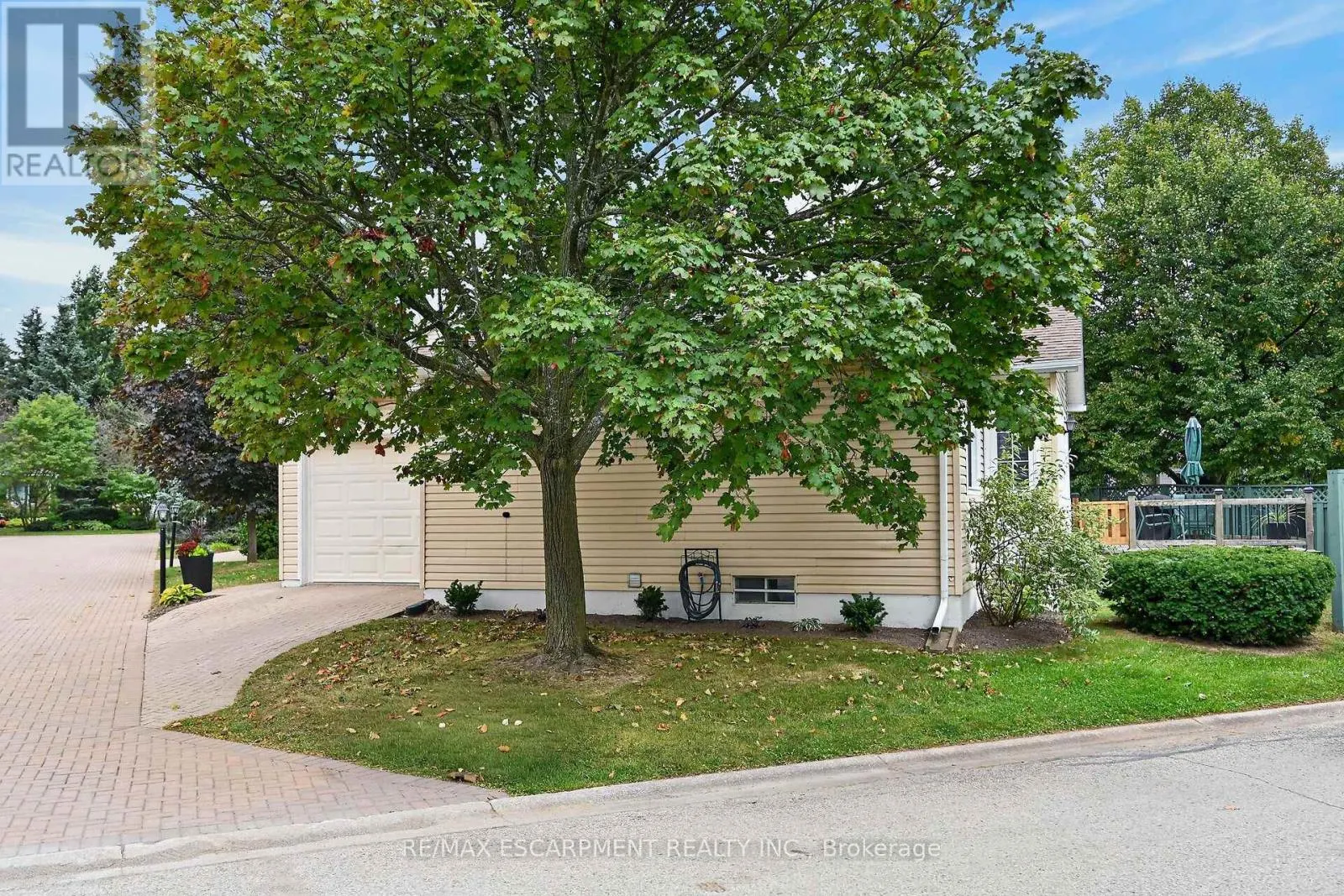 376 SILVERBIRCH BOULEVARD