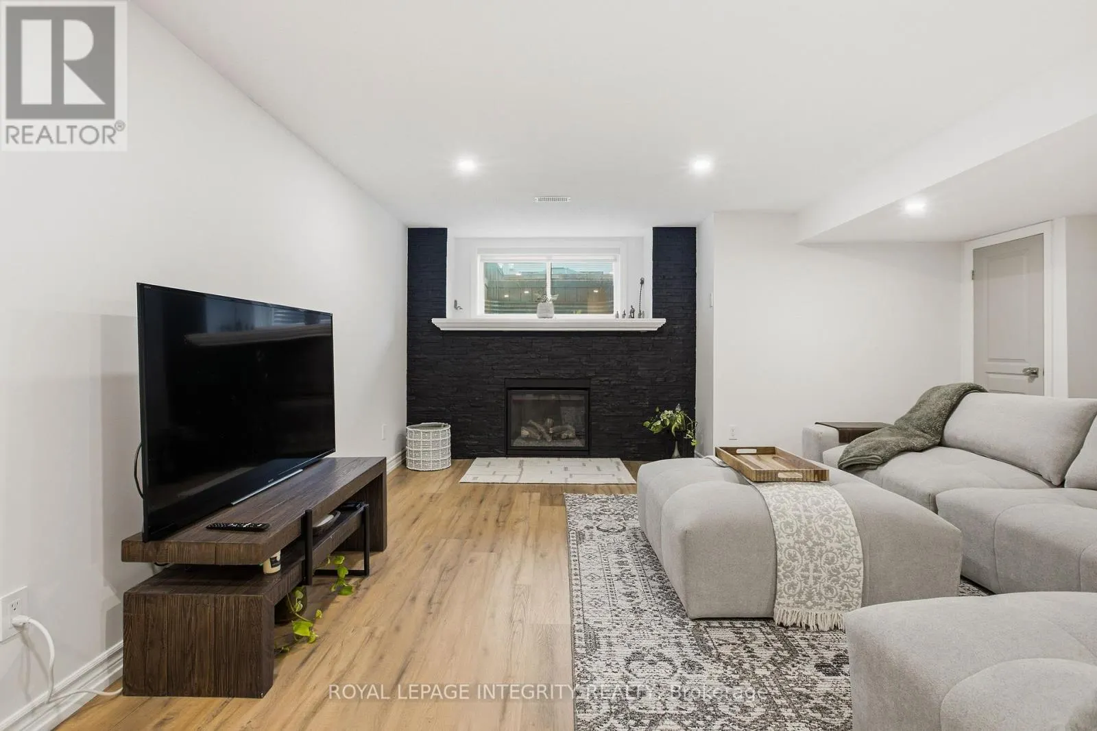246 COOKS MILL CRESCENT