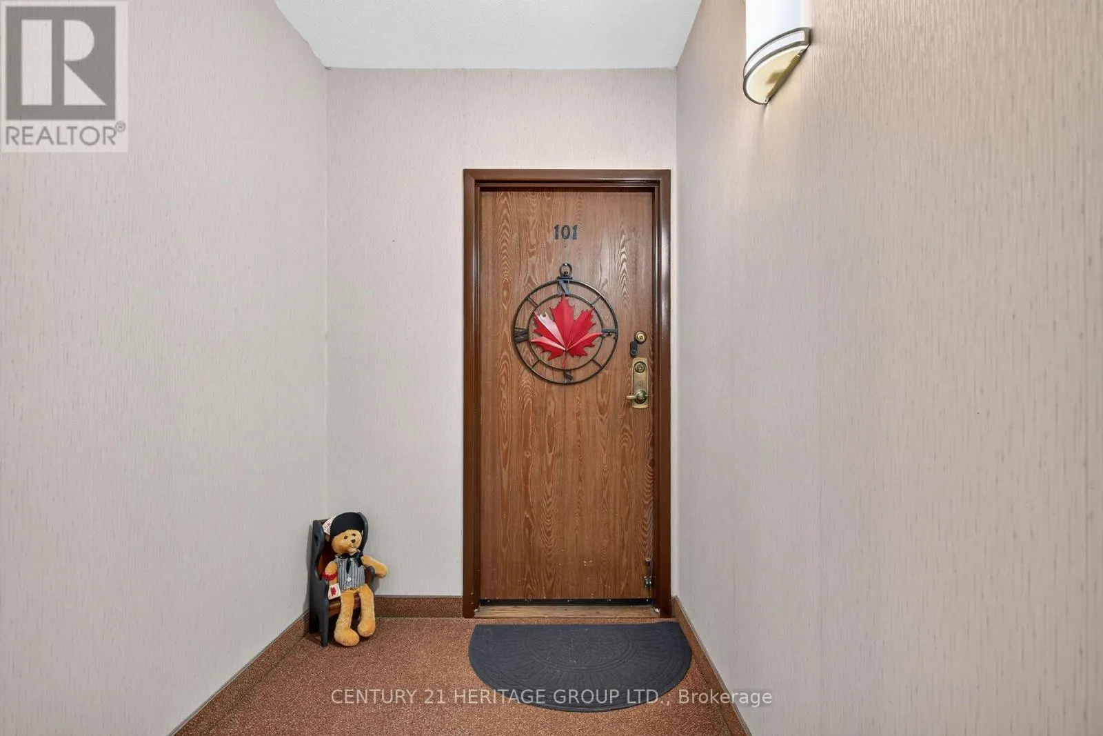 101 - 28 ROBINSON STREET N