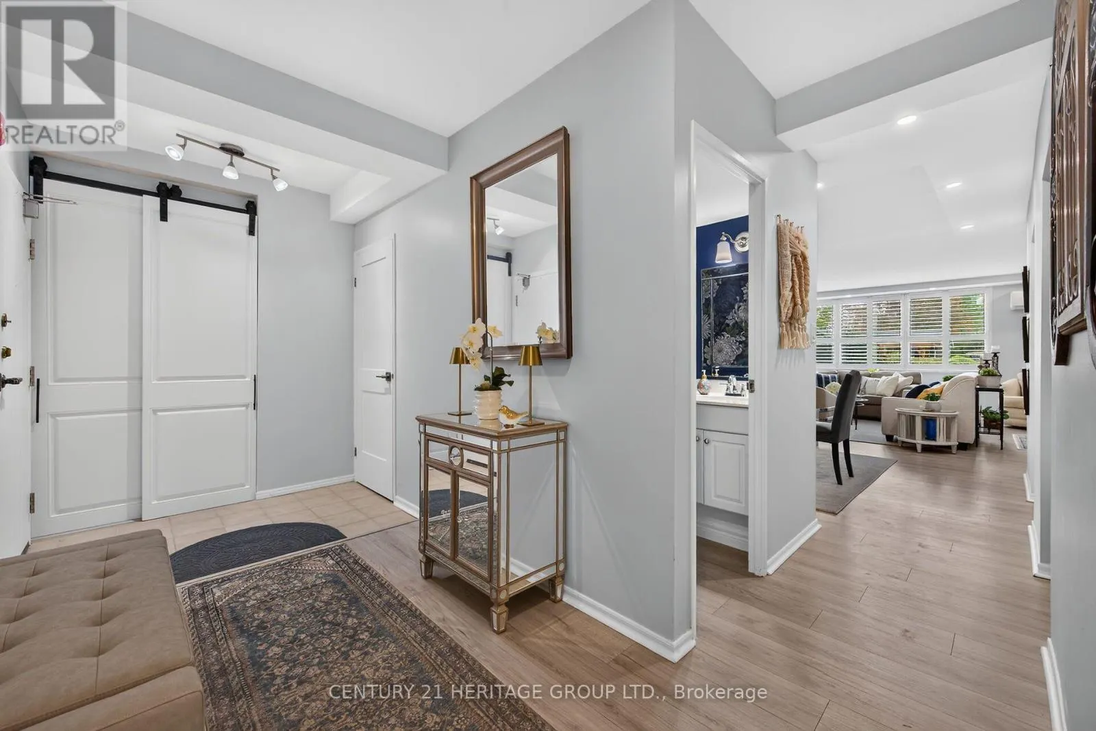 101 - 28 ROBINSON STREET N