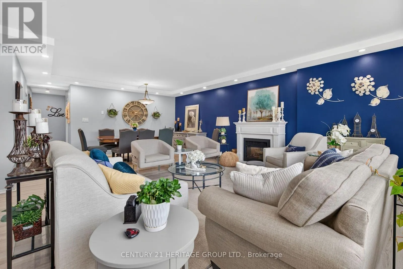 101 - 28 ROBINSON STREET N