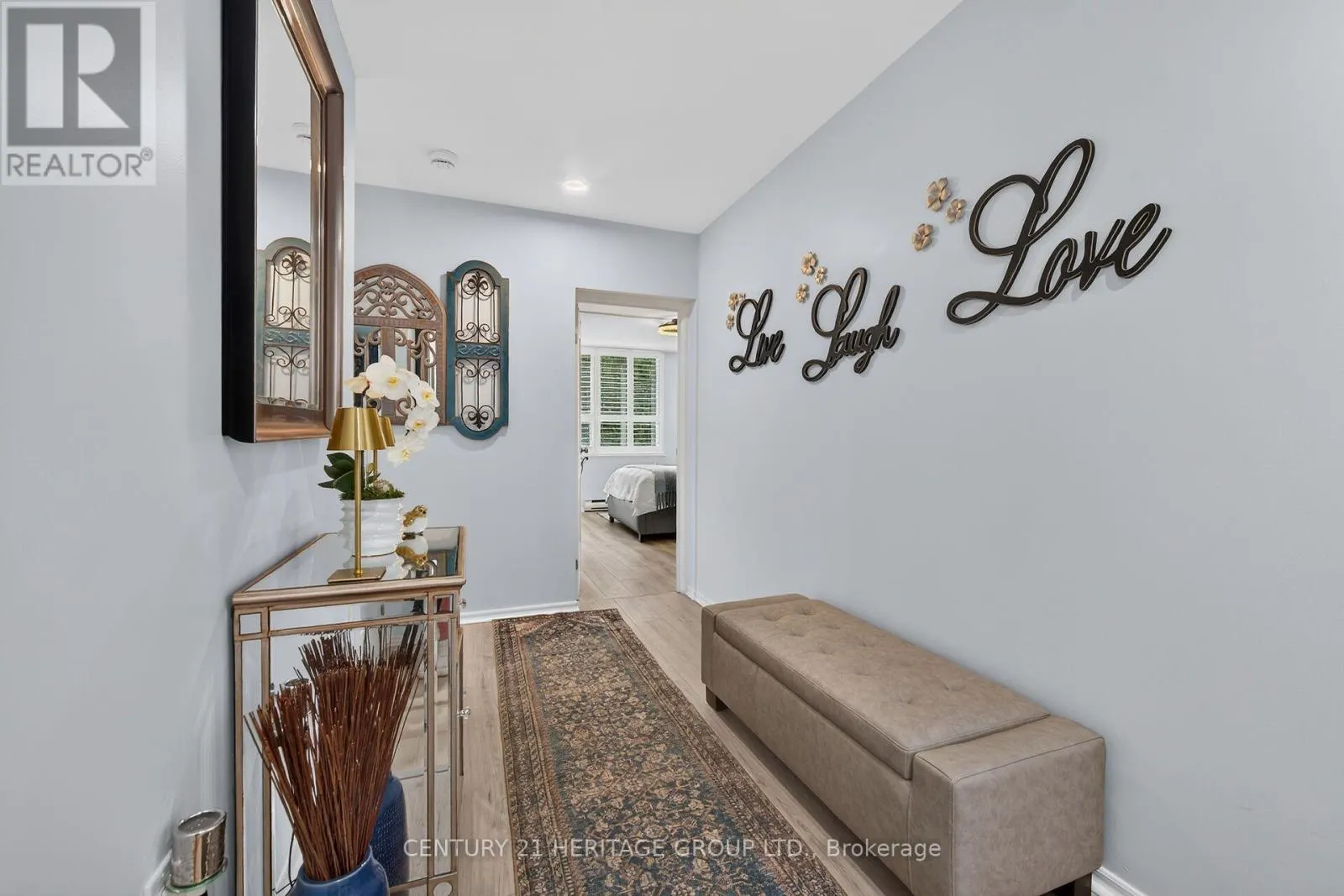 101 - 28 ROBINSON STREET N