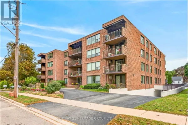 101 - 28 ROBINSON STREET N