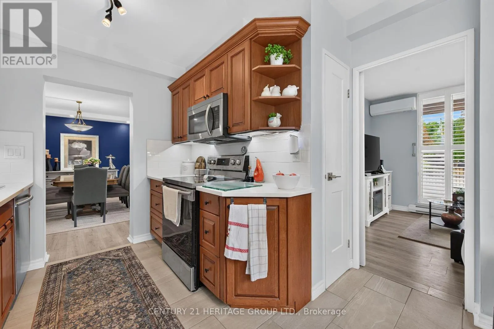 101 - 28 ROBINSON STREET N