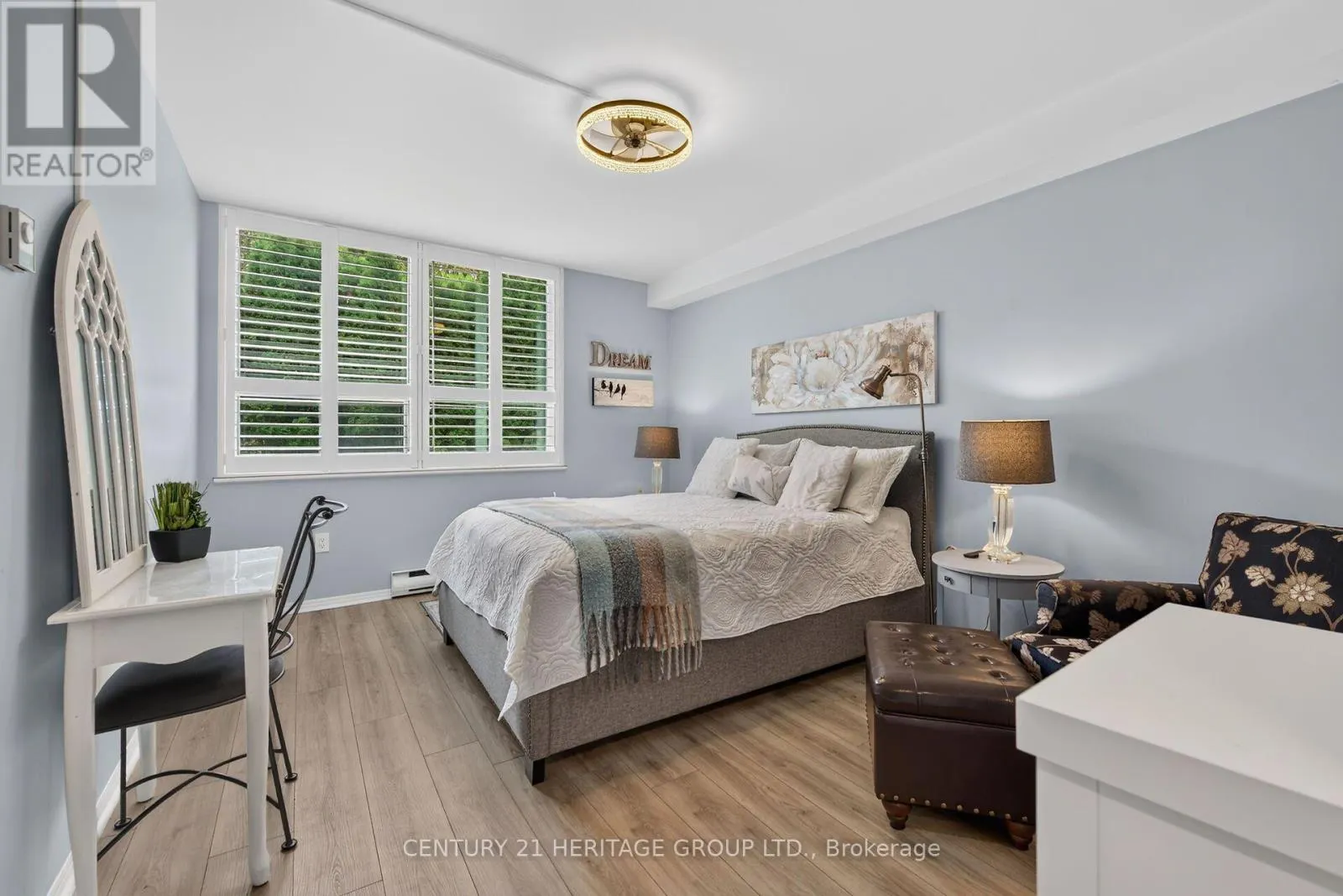 101 - 28 ROBINSON STREET N