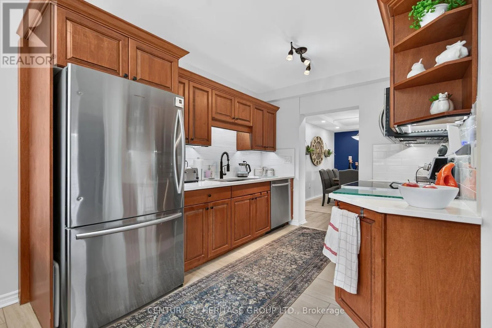 101 - 28 ROBINSON STREET N