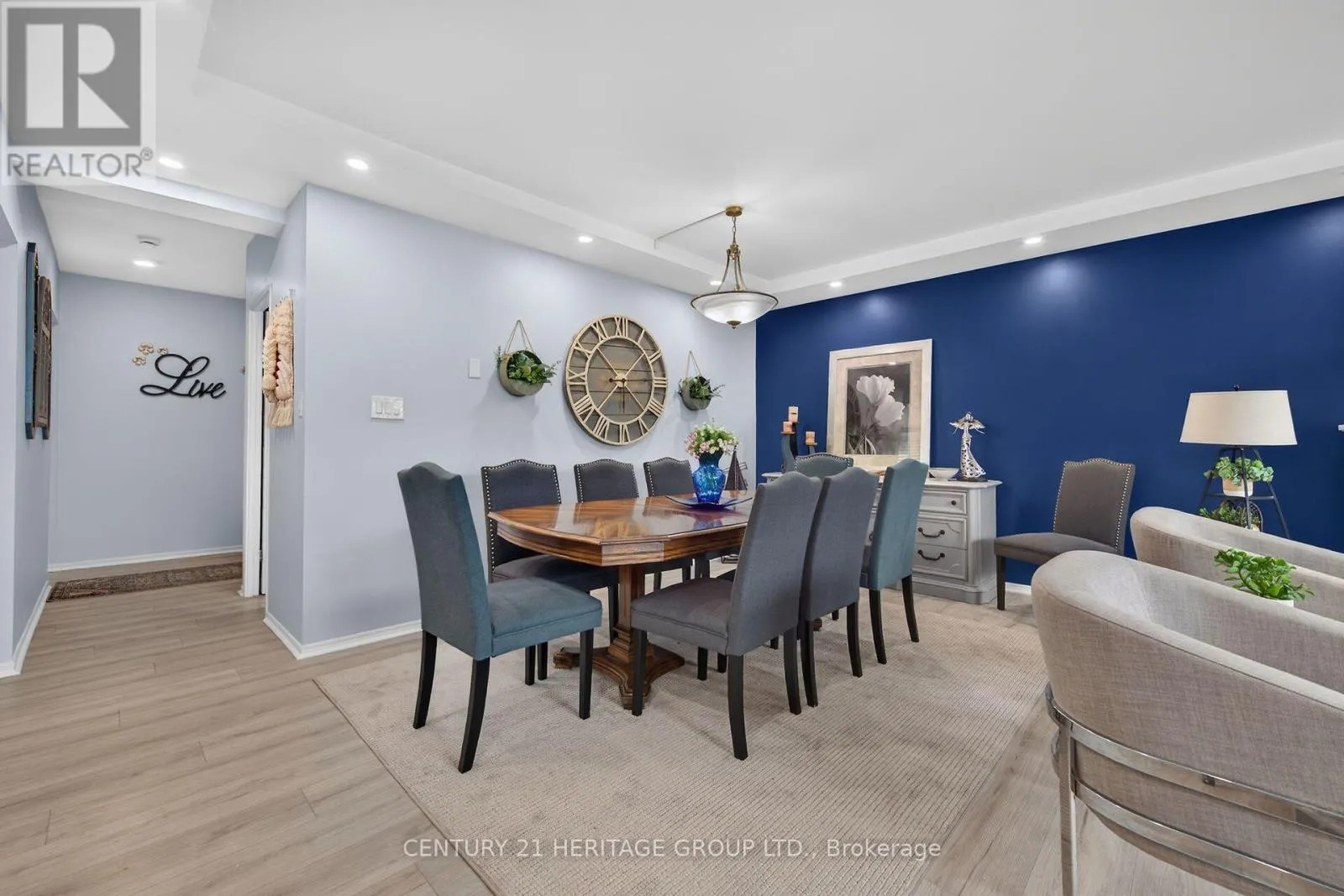 101 - 28 ROBINSON STREET N