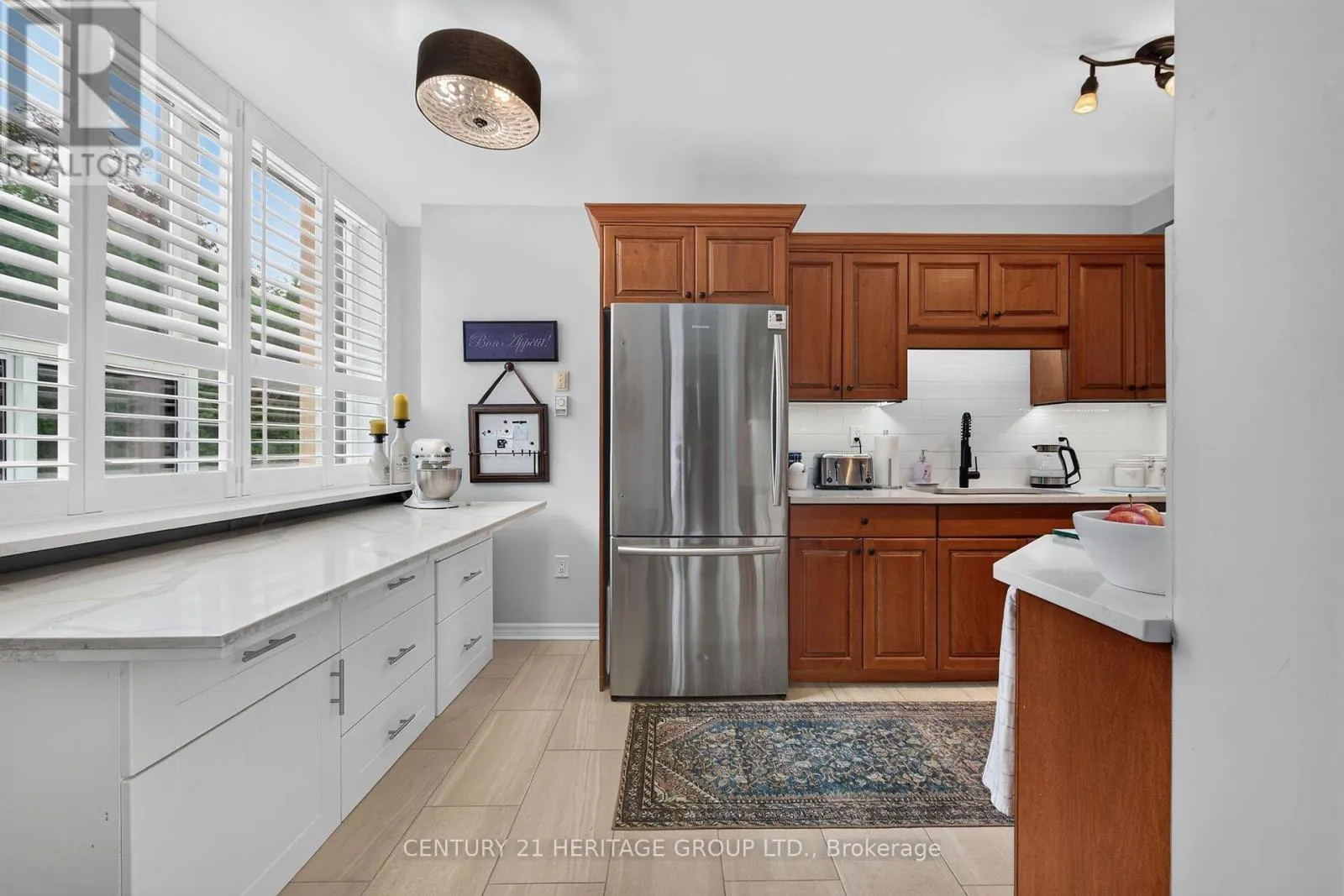 101 - 28 ROBINSON STREET N