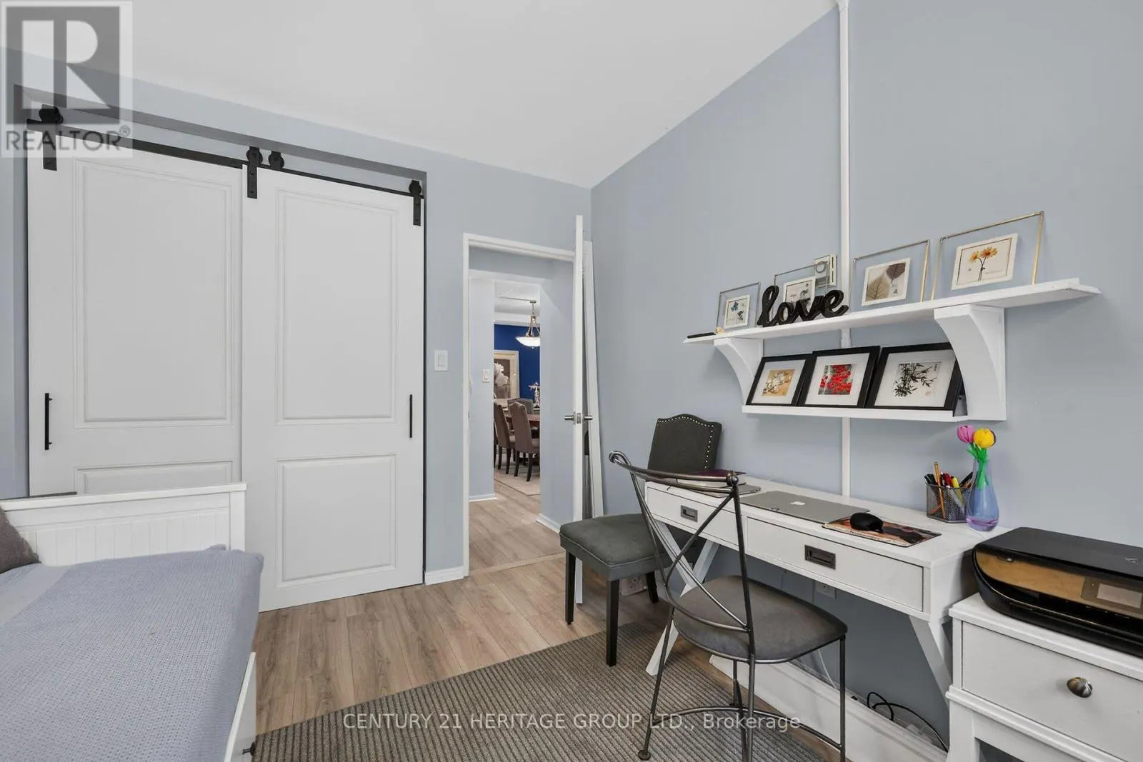 101 - 28 ROBINSON STREET N