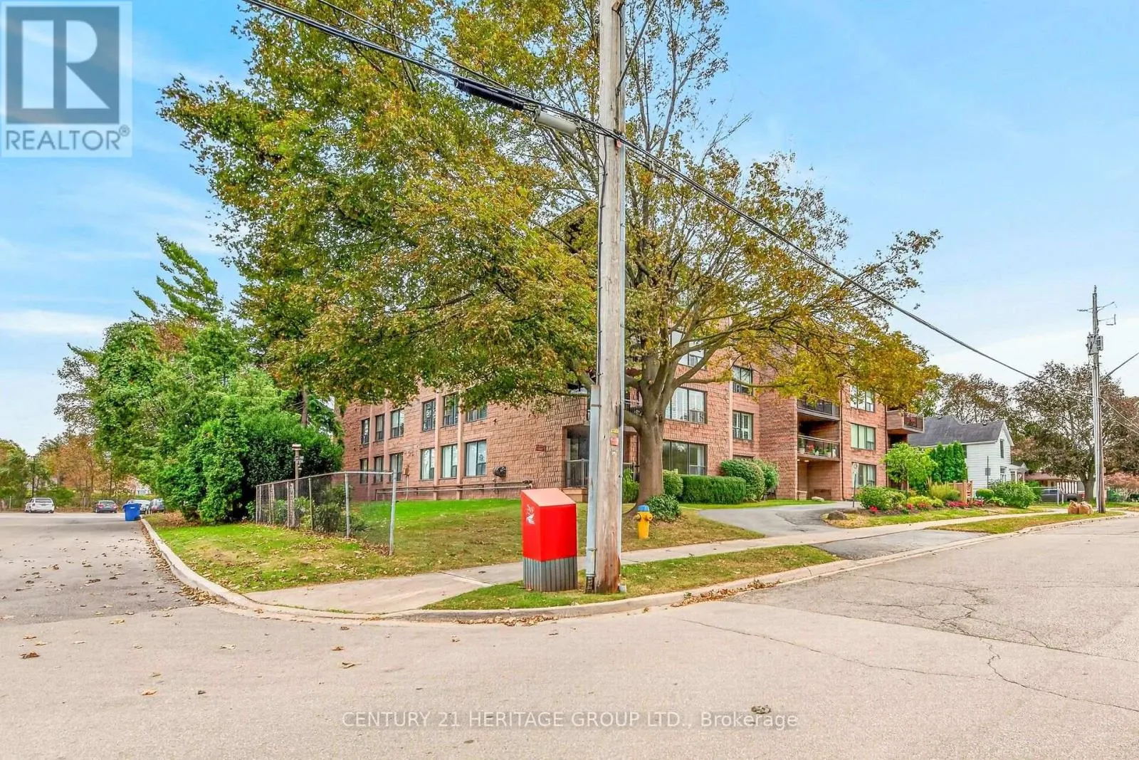 101 - 28 ROBINSON STREET N