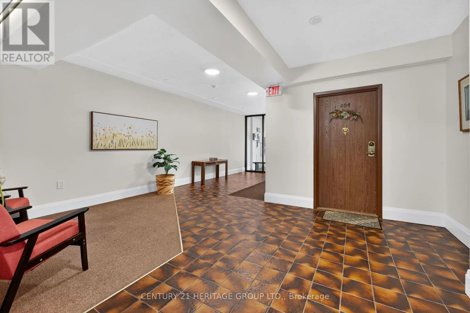 101 - 28 ROBINSON STREET N