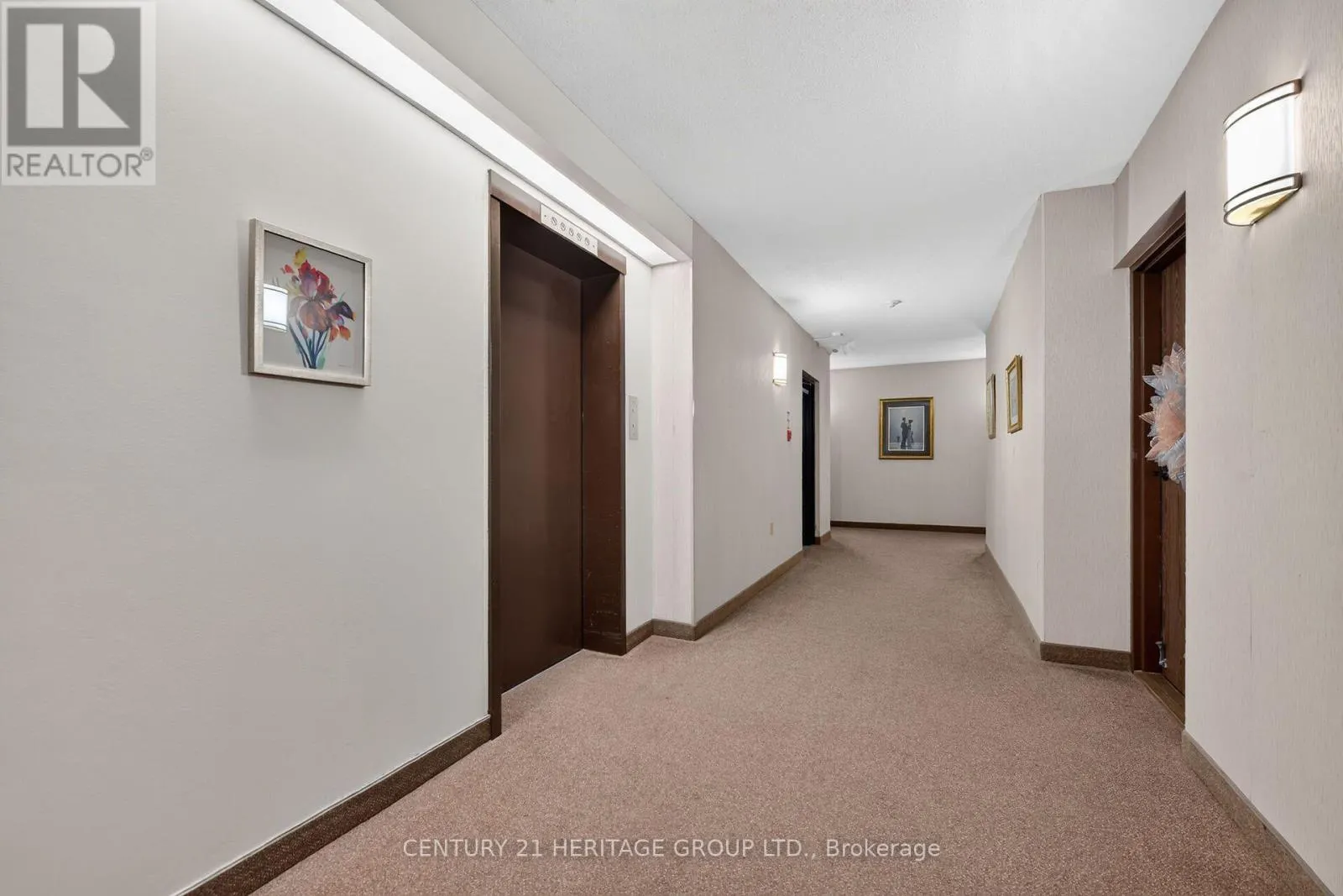 101 - 28 ROBINSON STREET N