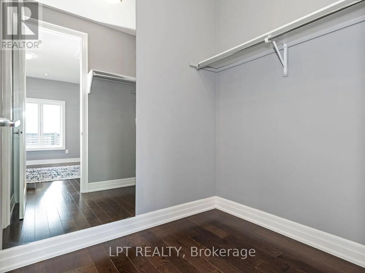 1 DORCHESTER BOULEVARD S