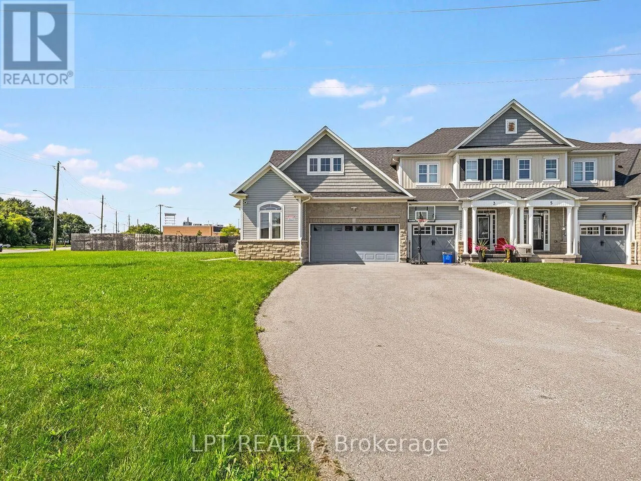 1 DORCHESTER BOULEVARD S