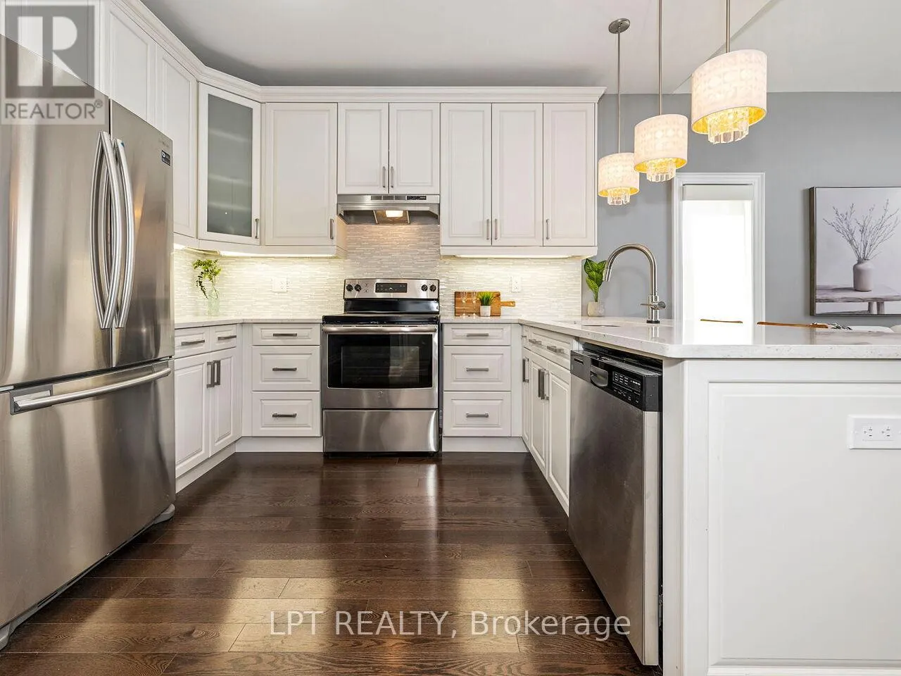 1 DORCHESTER BOULEVARD S